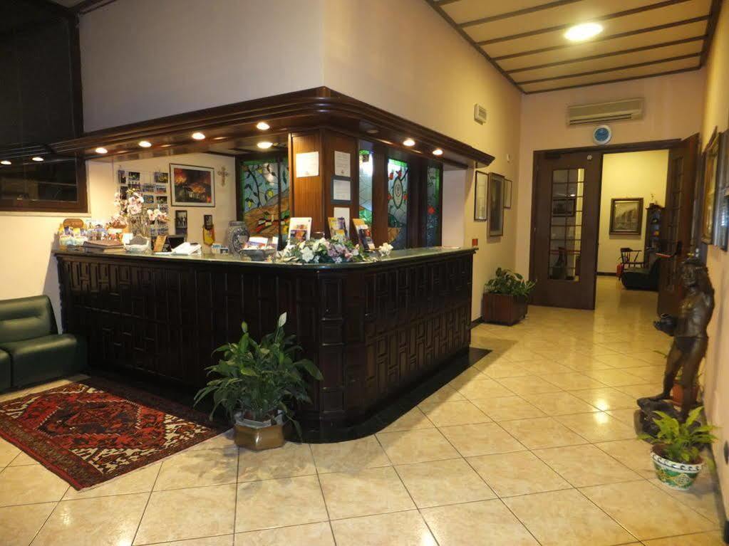 Hotel Primavera Dell'Etna Zafferana Etnea Exterior photo